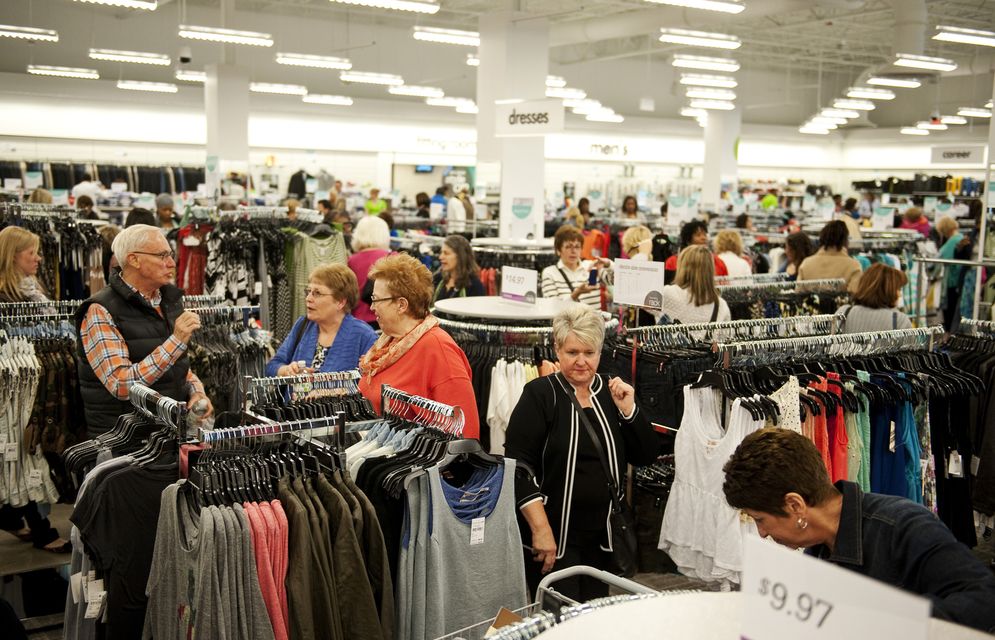 Hundreds of shoppers flock for first peek at Ann Arbor s new Nordstrom Rack